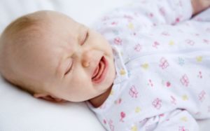 Почему ребенок просыпается и плачет во сне?