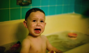 Ребенок боится купаться в ванне