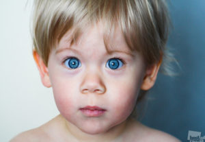 У всех детей голубые глаза