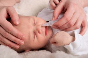 Как лечить у малыша насморк?