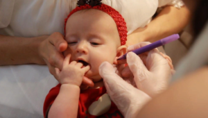 В каком возрасте можно прокалывать ушки девочке