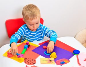 Как ребенка научить узнавать цвета?