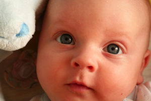 Цвет глаз у новорожденного темно серый