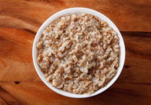 Как приготовить овсянку из цельного зерна?