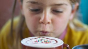 С какого возраста ребенку можно пить кофе