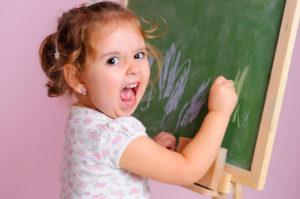 Почему ребенок 7 лет часто балуется?