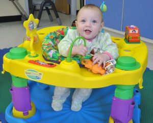 Со скольки можно ребенку ходунки