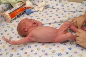 Во сколько можно выкладывать на живот новорожденного