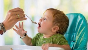 Как научить кушать ребенка?