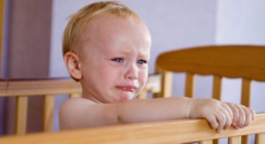 От чего ребенок плачет