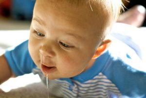 Слюнотечение у новорожденного