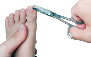 Как ребенку стричь ногти?