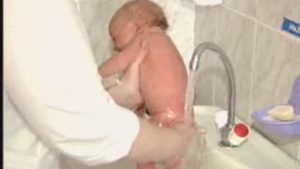 Как мыть письку у новорожденного мальчика?