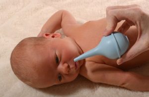 Как у новорожденного чистить носик?