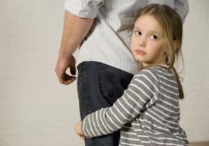 Как воспитать дочь отцу одиночке?