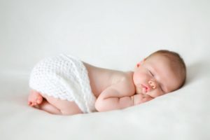 Можно спать на животе младенцу