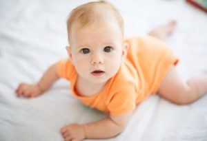 Как ребенок выглядит в 5 месяцев?