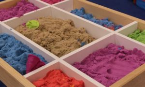 Песок цветной для игры дома