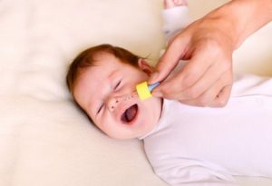 Как лечить у малыша насморк?