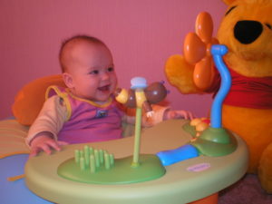 Со скольки месяцев девочку можно сажать