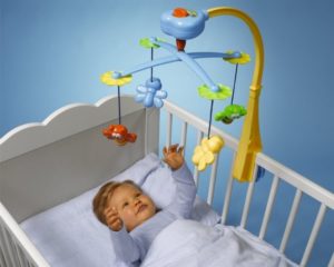 Мобиль в кроватку для новорожденных как выбрать