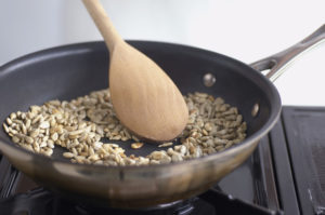 Можно ли есть семечки кормящим?