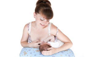 Позы кормления грудью ребенка