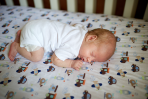 Можно ли спать на животе младенцам?