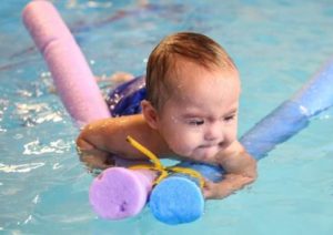 Обучение грудных детей плаванию