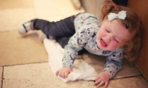 Что делать когда истерит ребенок?