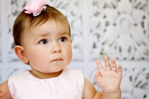 Во сколько лет ребенку можно прокалывать уши