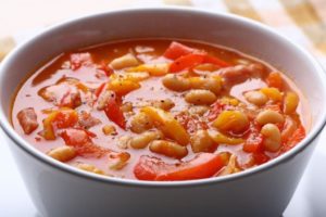 Суп из фасоли в томатном соусе постный