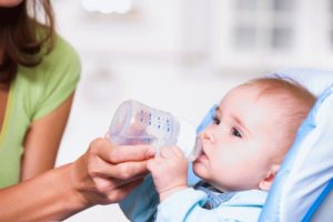 Нужно ли новорожденным давать пить воду