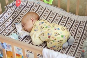 Почему мало спит месячный ребенок?
