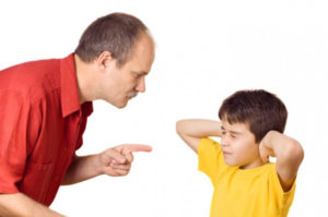 Ребенок не слушается отца