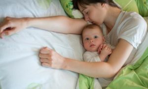 Почему мало спит месячный ребенок?