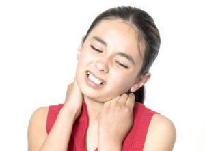 Причины боли в шее у ребенка