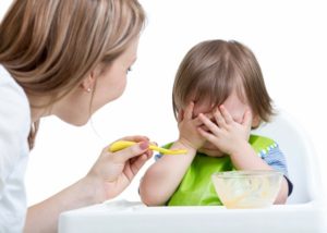 Надо ли ребенка заставлять есть