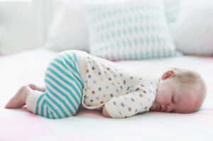 Можно ли спать на животе младенцам?