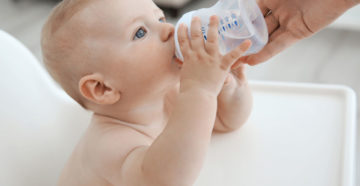 Можно ли новорожденным пить воду? Можно ли новорожденным пить воду?