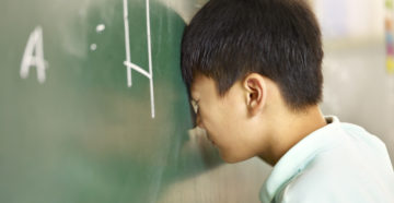 Ребенок 6 лет бьется головой Ребенок 6 лет бьется головой