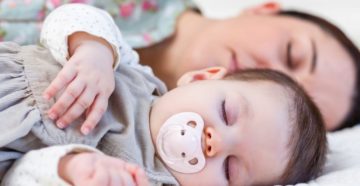 Вечер пора укладывать ребенка спать Вечер пора укладывать ребенка спать