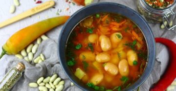 Суп из фасоли в томатном соусе постный Суп из фасоли в томатном соусе постный