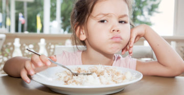 Ребенок хочет кушать но не ест Ребенок хочет кушать но не ест