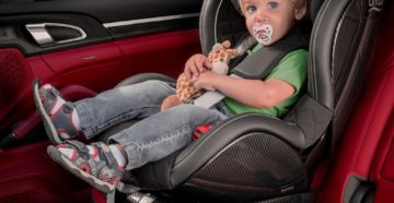 Можно ли ребенка сажать на переднее кресло? Можно ли ребенка сажать на переднее кресло?